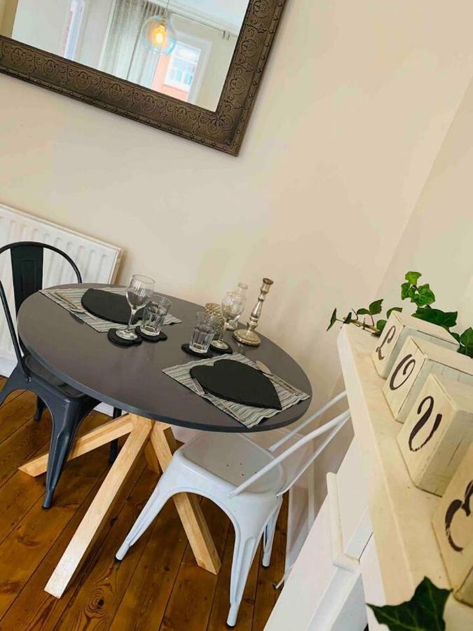 Luxury Fulham Flat With 5* Touches Nr River Thames Londra Esterno foto